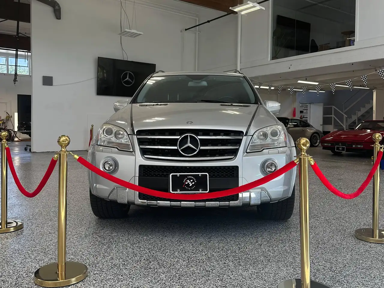 Mercedes-Benz M-Class снимка Mercedes-Benz M-Class