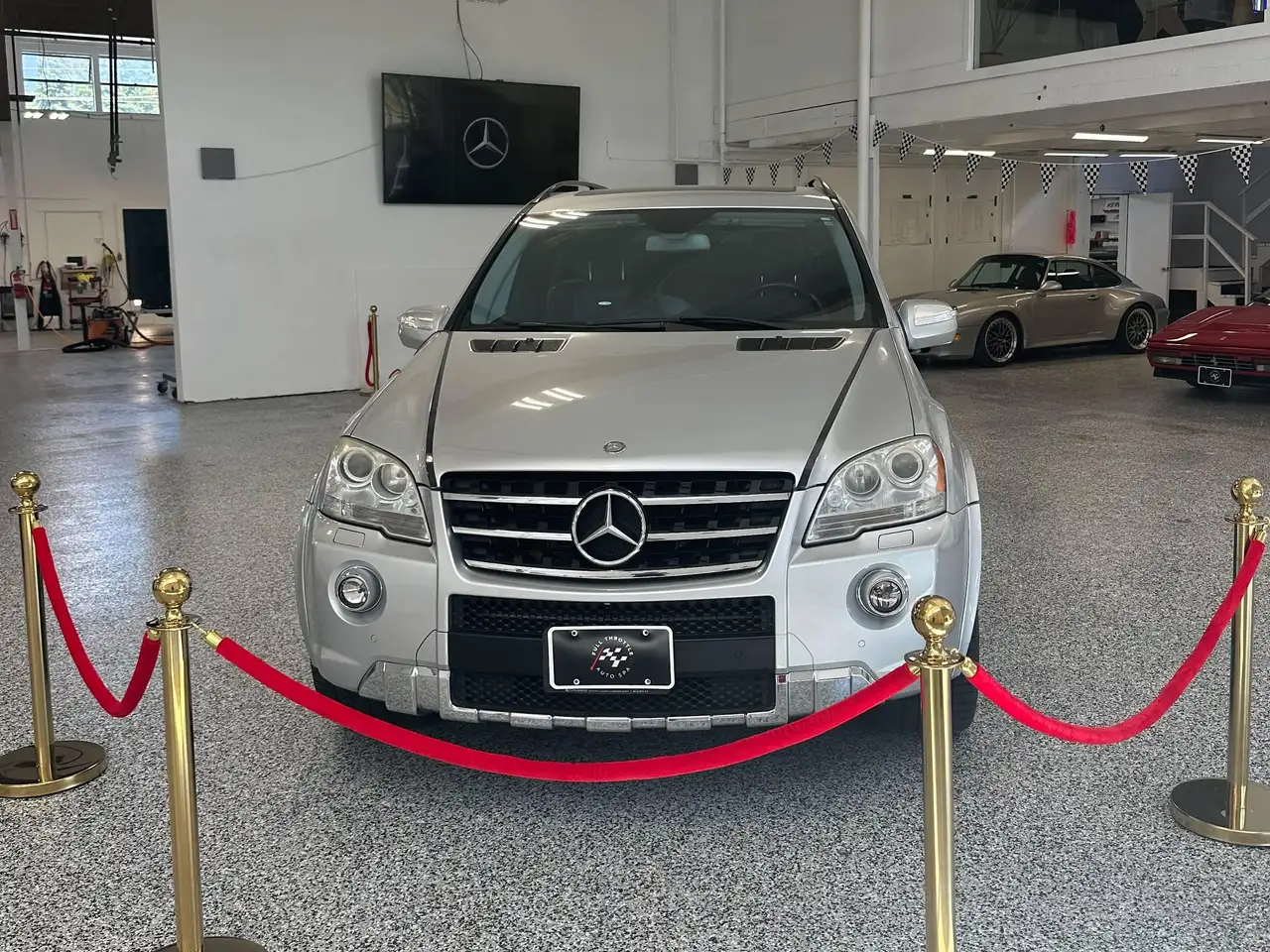 Mercedes-Benz M-Class снимка Mercedes-Benz M-Class