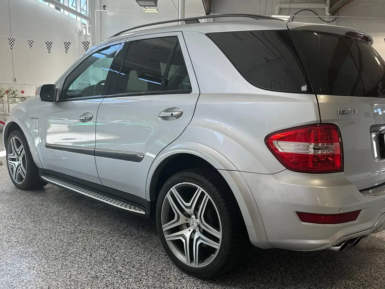 Mercedes-Benz M-Class снимка Mercedes-Benz M-Class