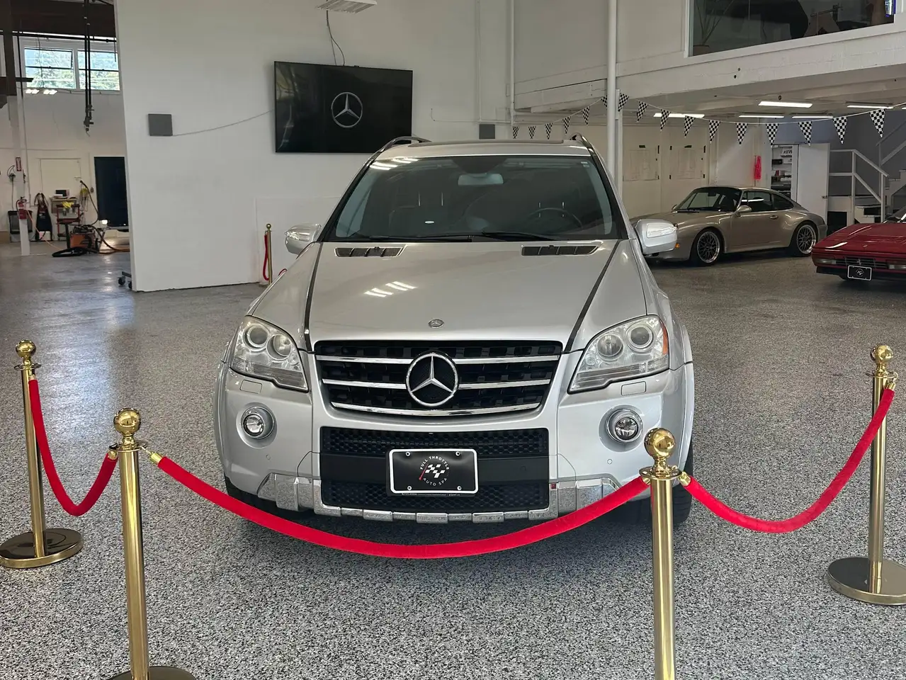 Mercedes-Benz M-Class снимка Mercedes-Benz M-Class