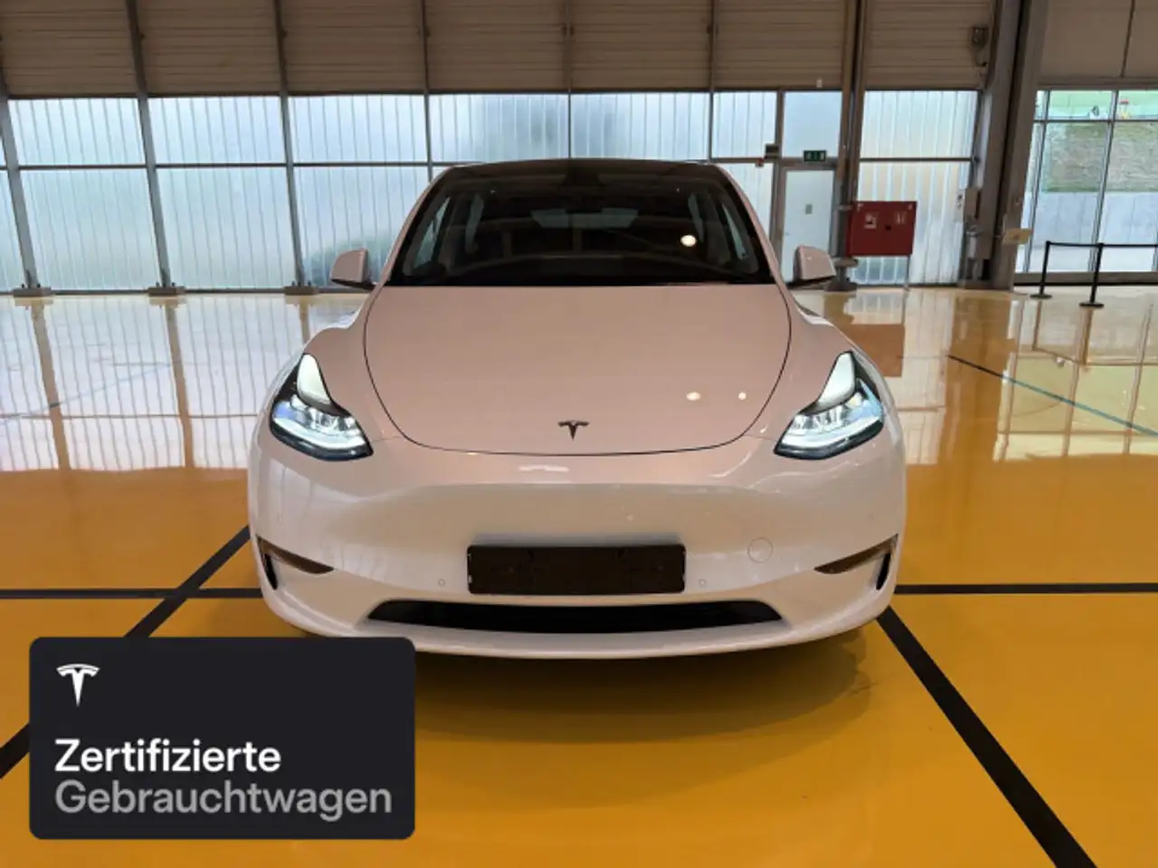 2022 Tesla Model Y Long Range AWD, photograph 3