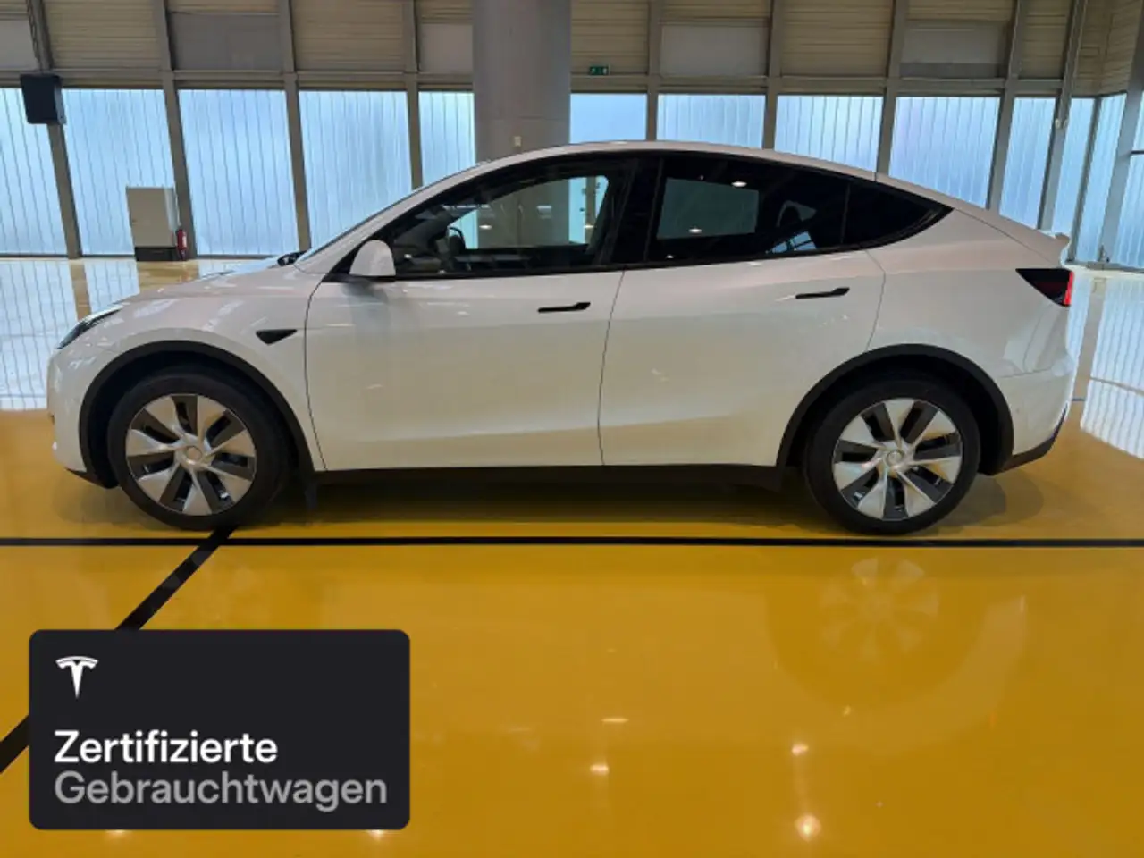 2022 Tesla Model Y Long Range AWD, photograph 4
