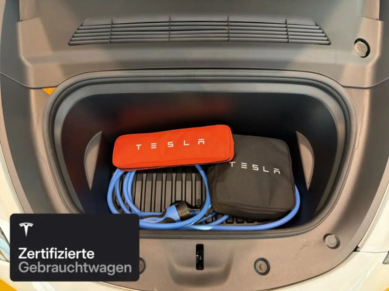 2022 Tesla Model Y Long Range AWD, photograph 8