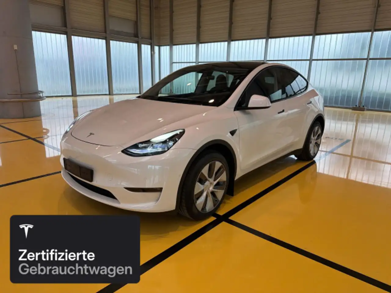2022 Tesla Model Y Long Range AWD, photograph 2