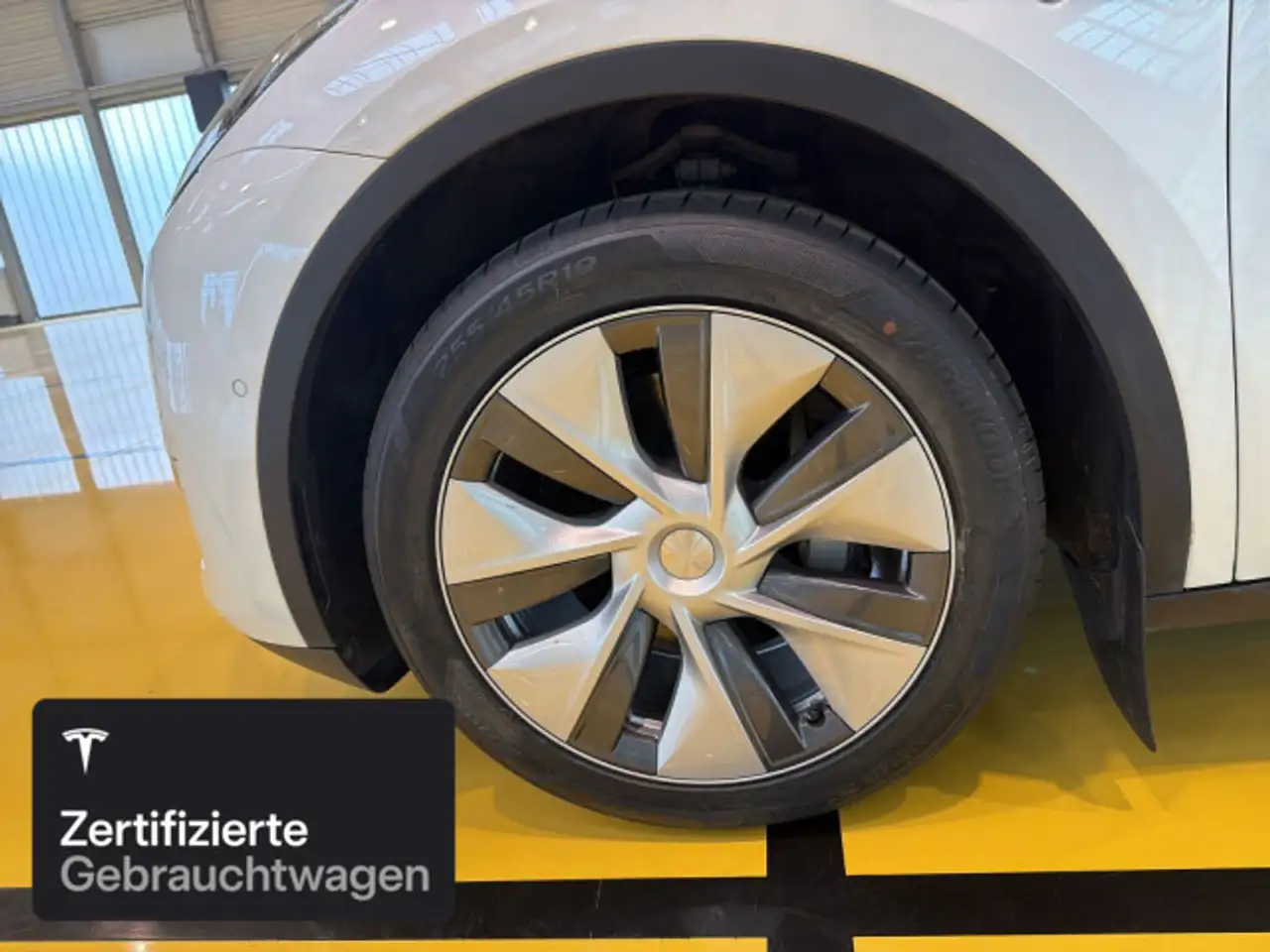 2022 Tesla Model Y Long Range AWD, photograph 7