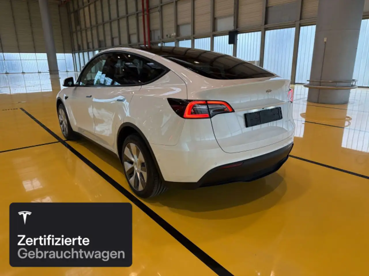 2022 Tesla Model Y Long Range AWD, photograph 5