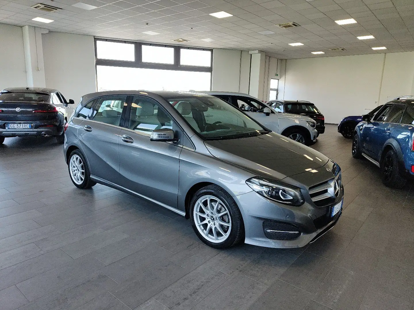 Mercedes-Benz B 200 d Sport 4Matic Auto Navi Cruise FariLED 17" Gris - 2