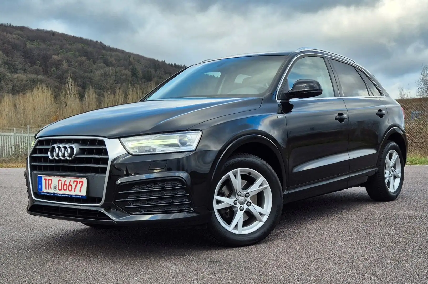 Audi Q3 1.4 TFSI sport, Navi, Bi-Xenon. Schwarz - 1