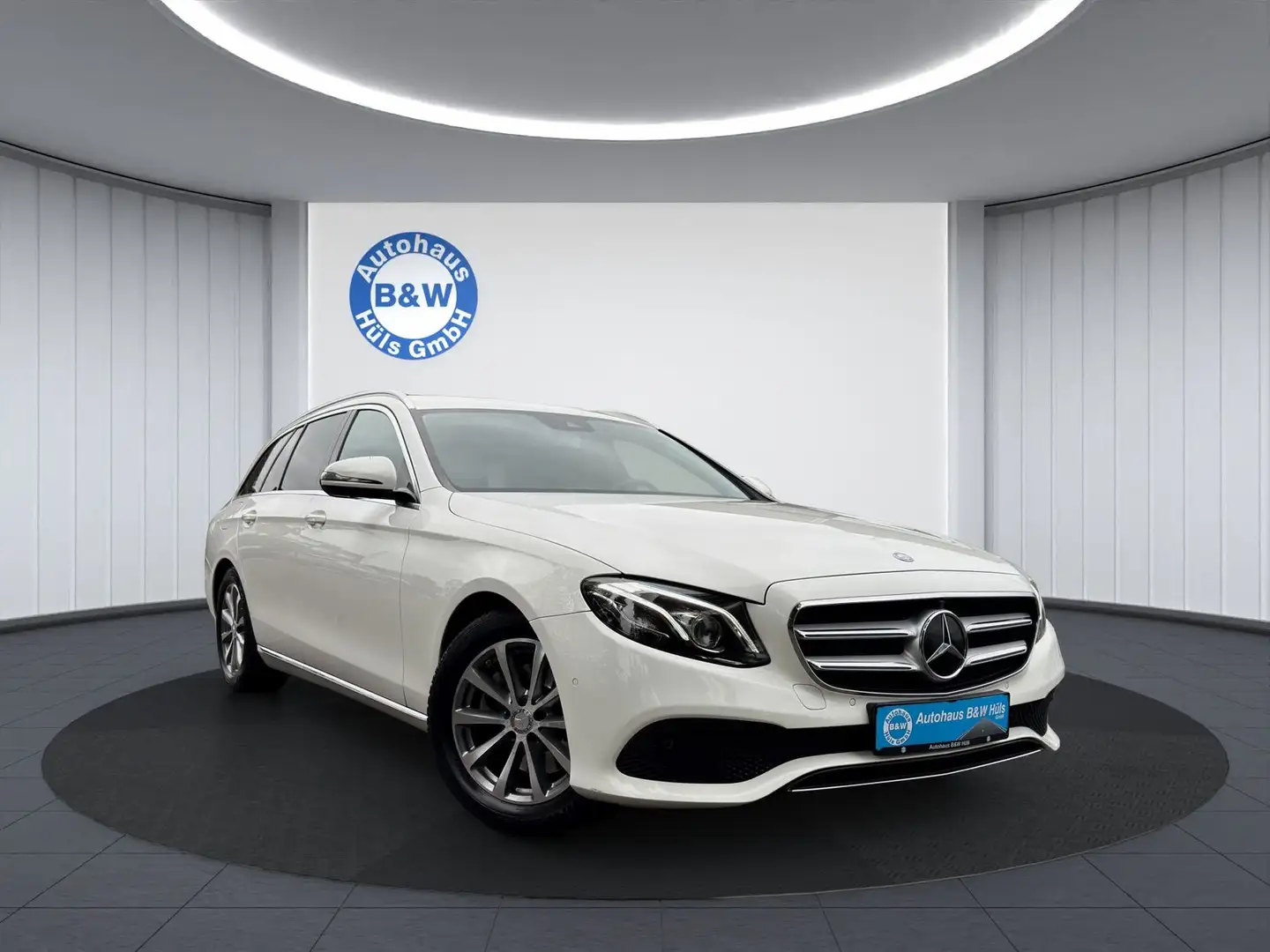 Mercedes-Benz E 220 d*LEDER*AHK*SHZ*NAVI* Weiß - 1