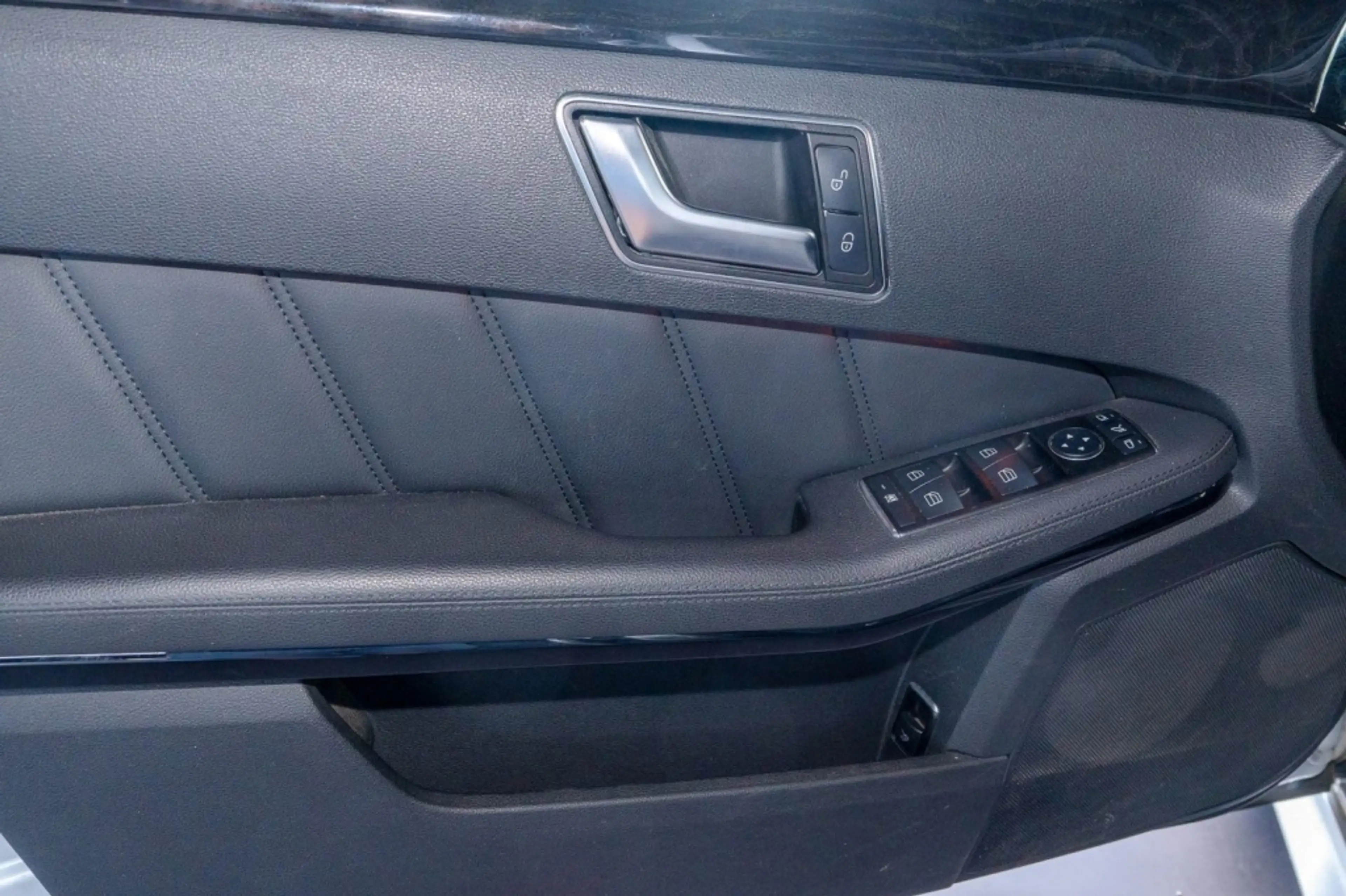 Mercedes-Benz E 350 CDI BlueEFFICIENCY T *Avantgarde Distro — photo 11