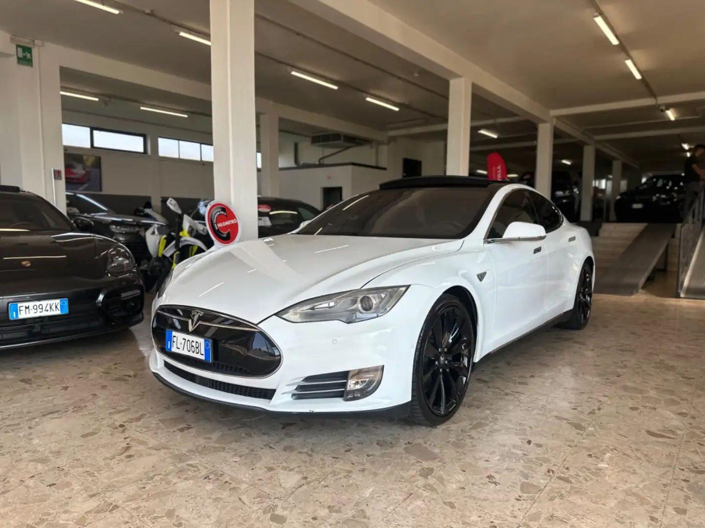 Tesla Model S Model S 85kWh Dual Motor Performance Bílá - 1