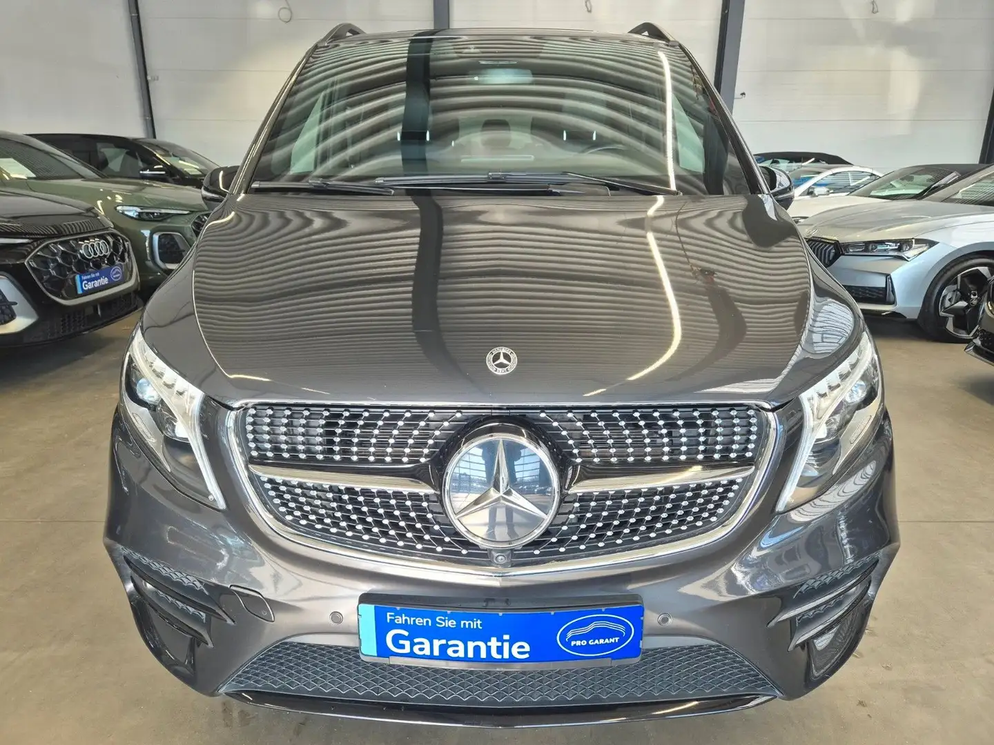Mercedes-Benz V 300 d 4M AMG LINE KOMPAKT LEDER BURMESTER 7SIT Grau - 2