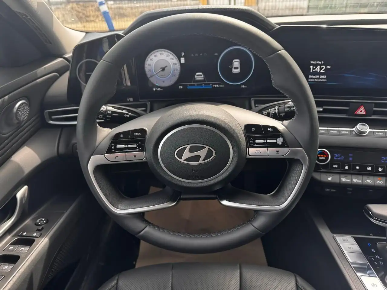Hyundai ELANTRA снимка Hyundai ELANTRA