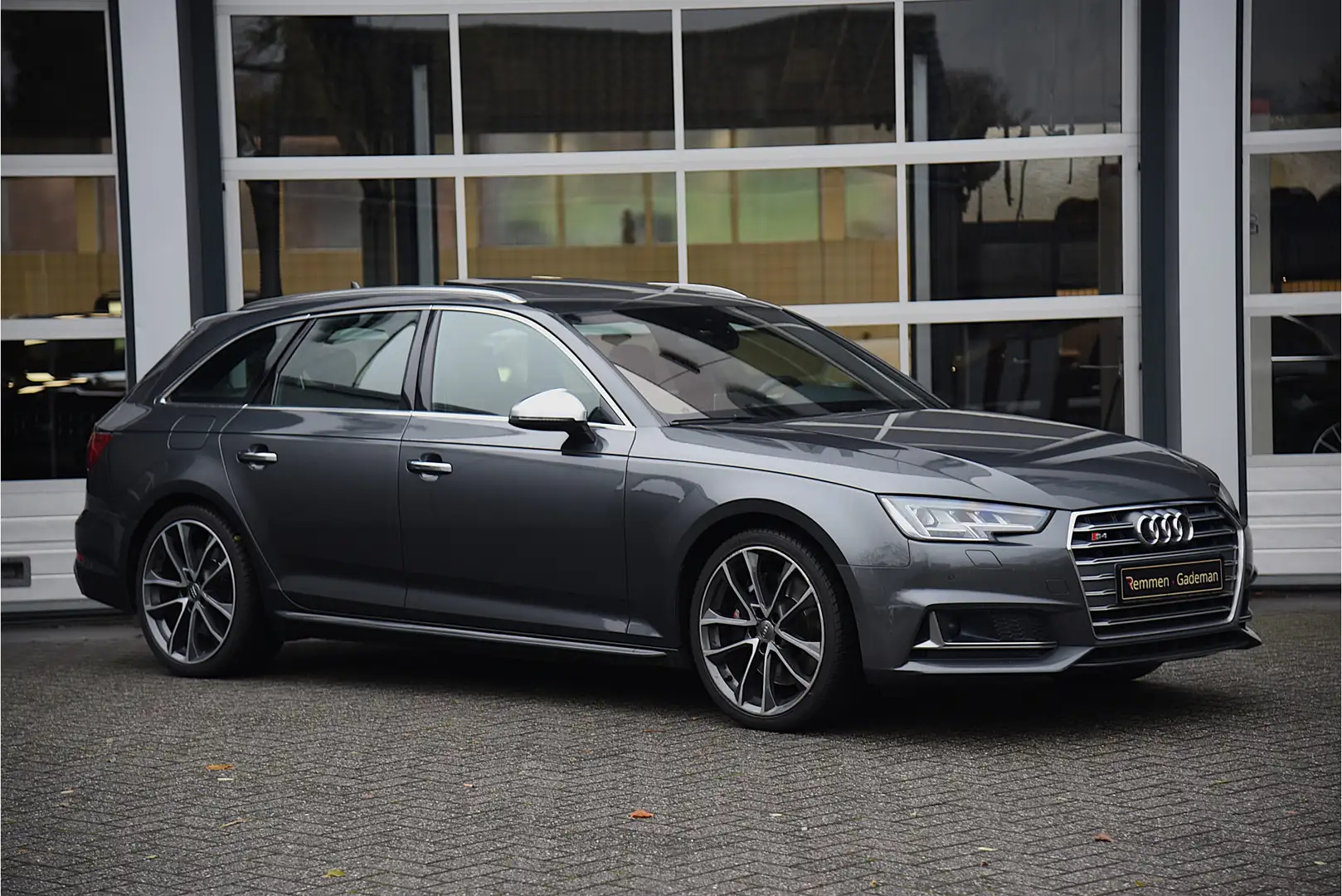 Audi A4 Avant 3.0 TFSI S4 quattro Pro Line Plus Gris - 1
