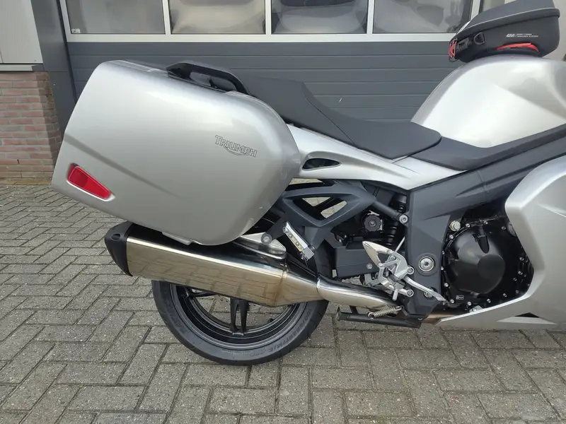 Triumph Sprint GT - foto 6