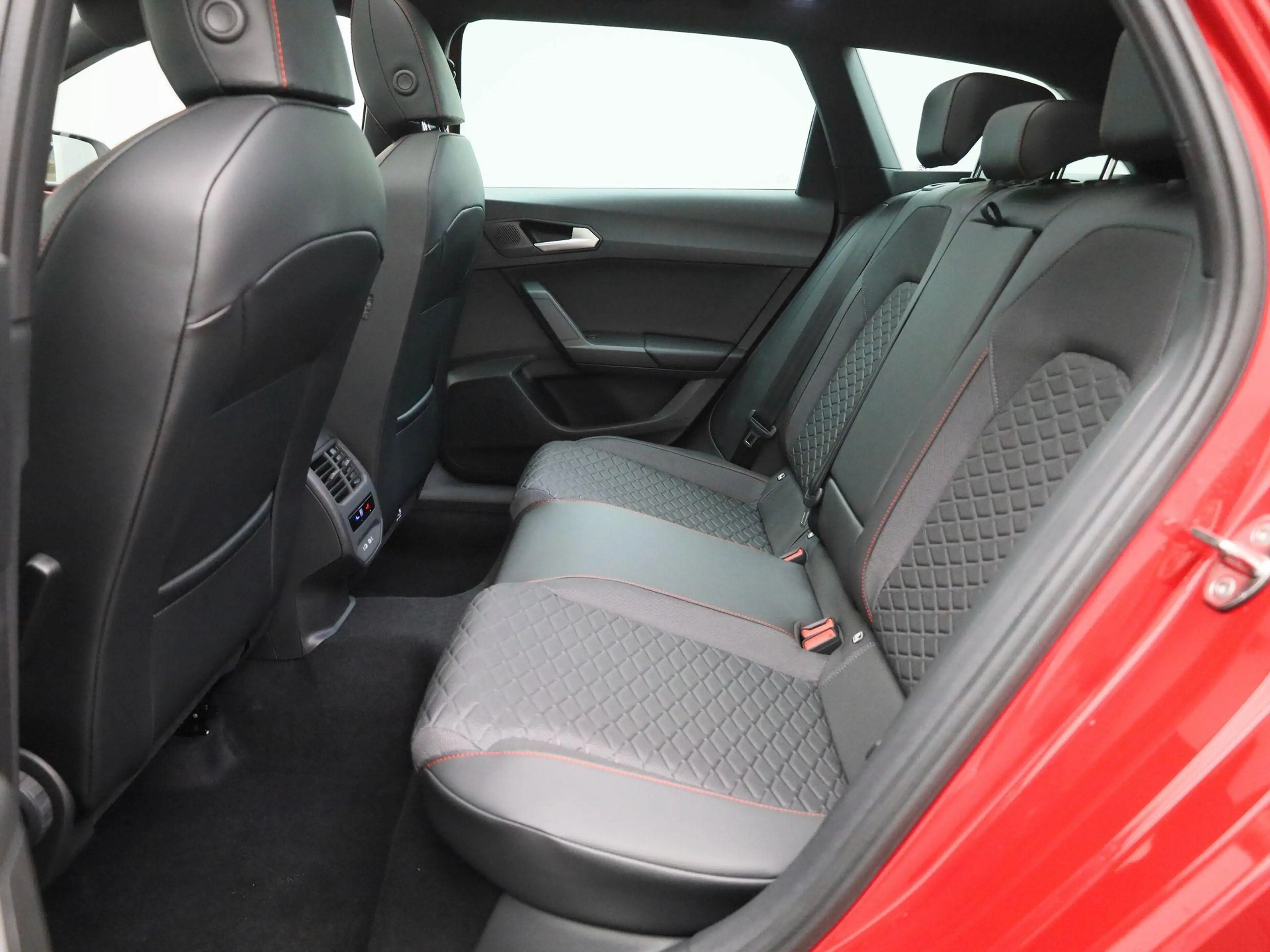 SEAT Leon e-Hybrid Sportstourer 1.5 TSI FR Business 204 PK | Automaat — photo 12