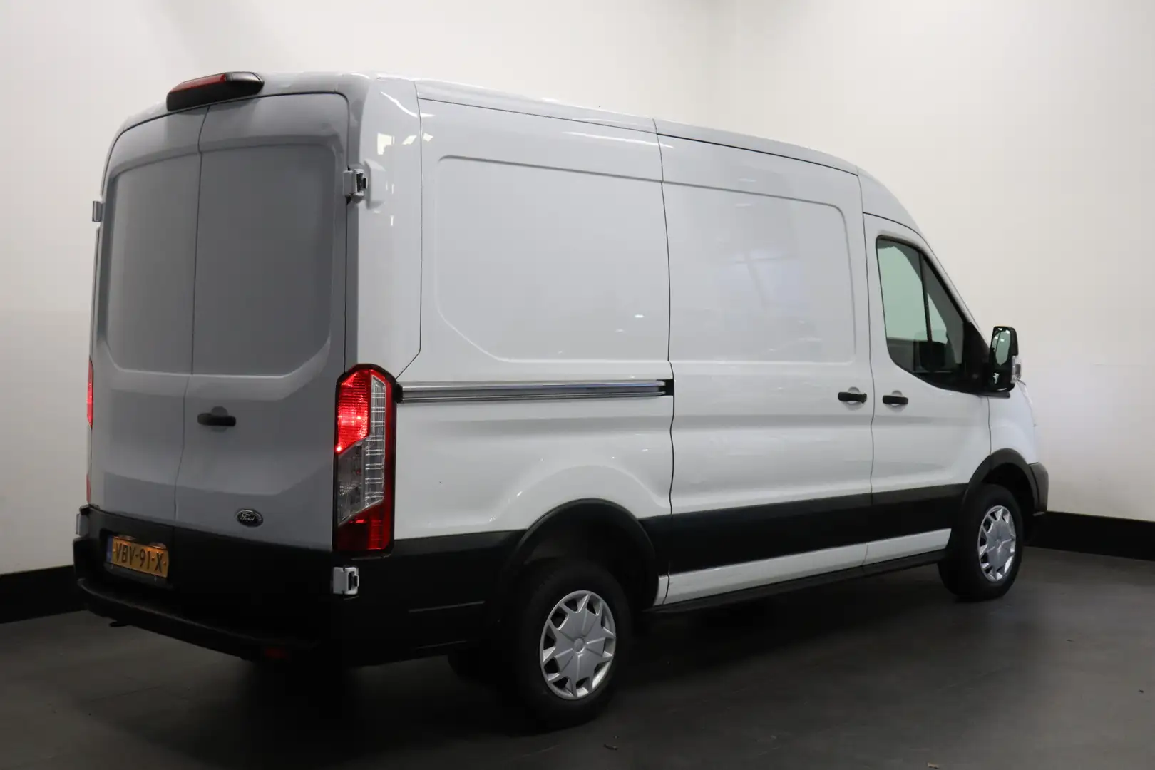 Ford Transit 2.0 TDCI L2H2 2x Schuifdeur EURO 6 - Airco - Cruis Wit - 2
