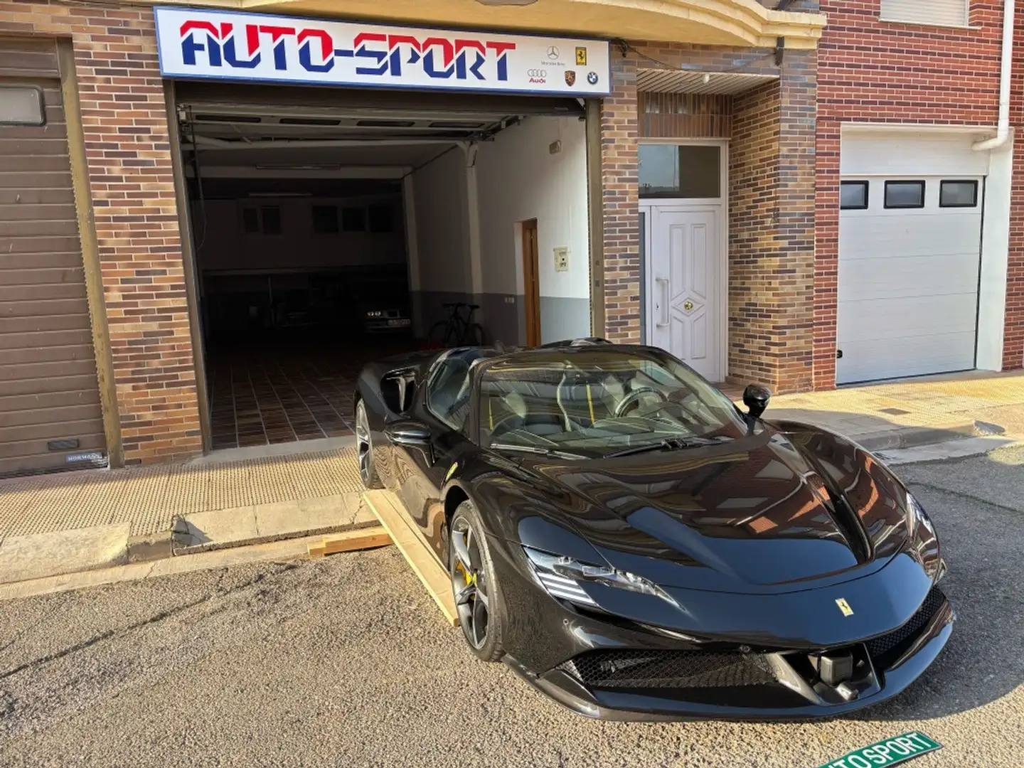 Ferrari SF90 Spider Negru - 1