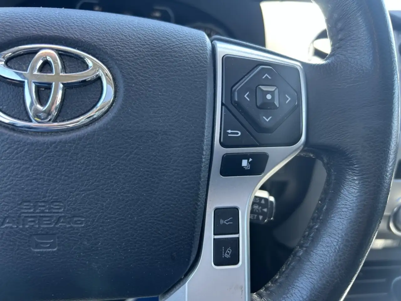 Toyota Tundra снимка Toyota Tundra