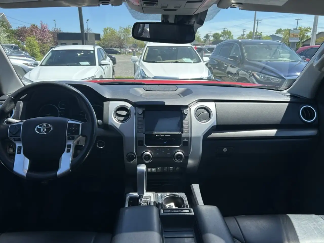 Toyota Tundra снимка Toyota Tundra