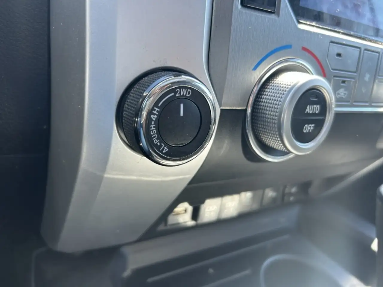 Toyota Tundra снимка Toyota Tundra