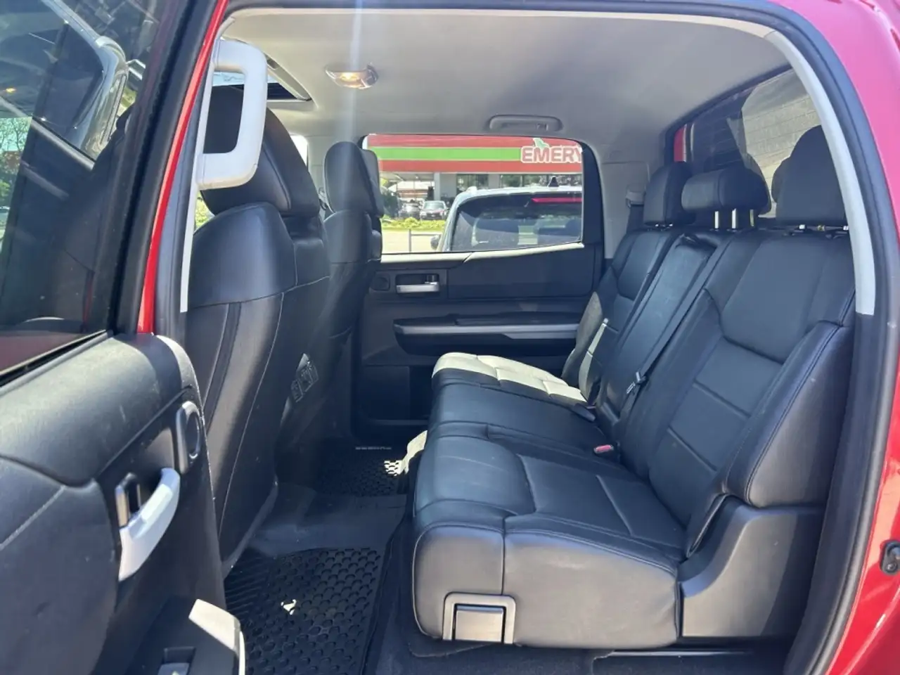 Toyota Tundra снимка Toyota Tundra