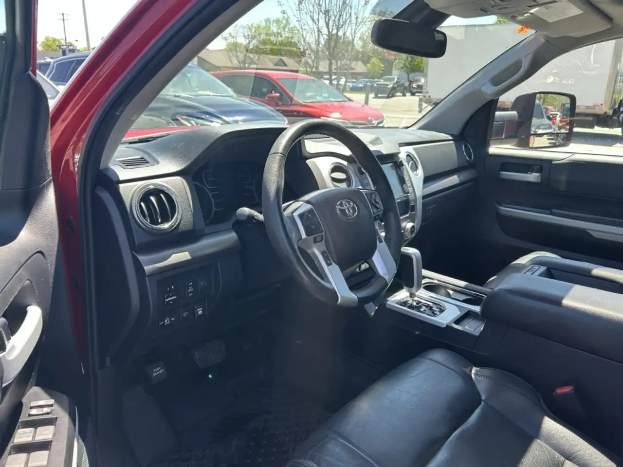 Toyota Tundra снимка Toyota Tundra