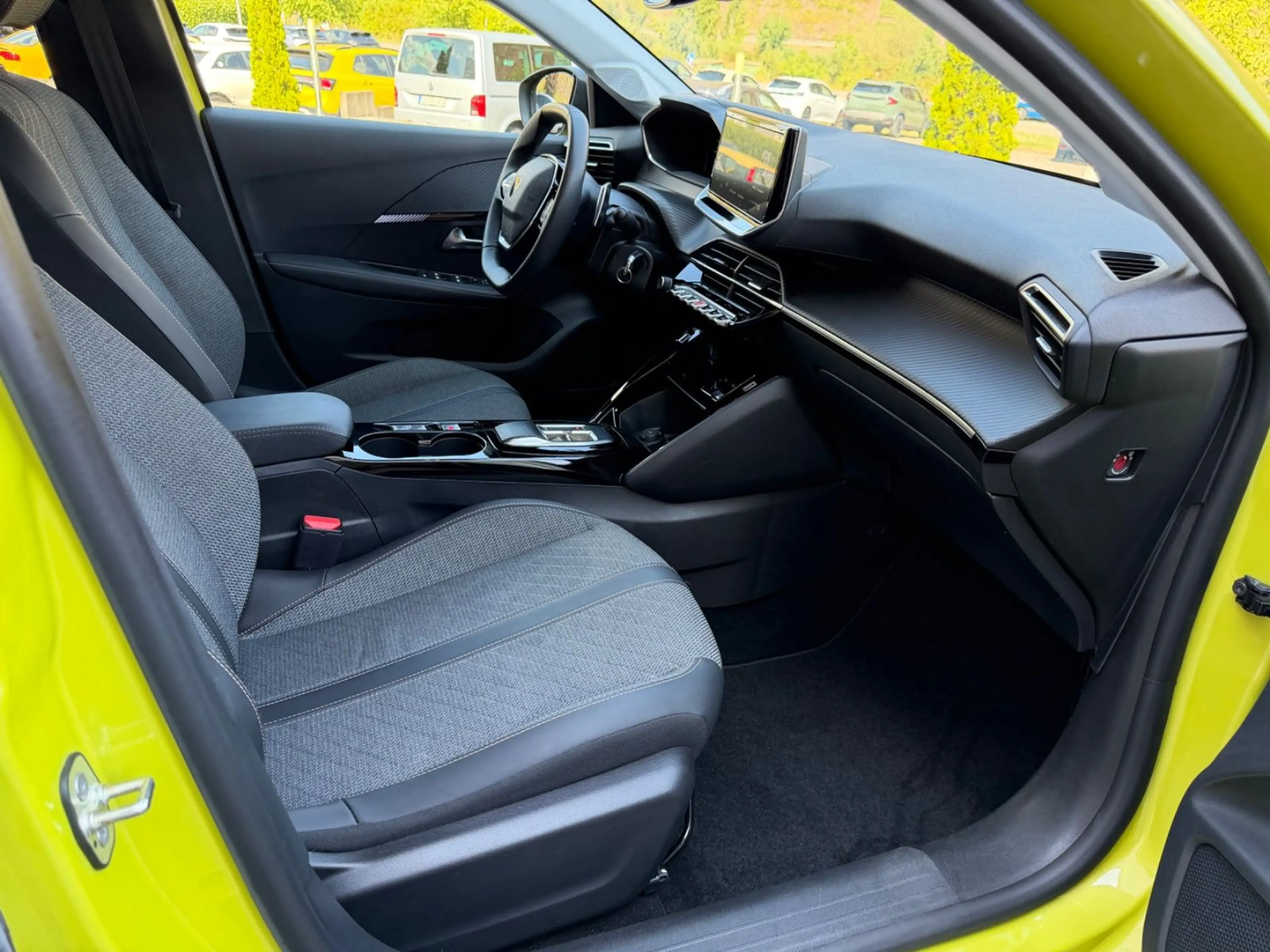Peugeot 208 Allure *Automatik* — photo 6