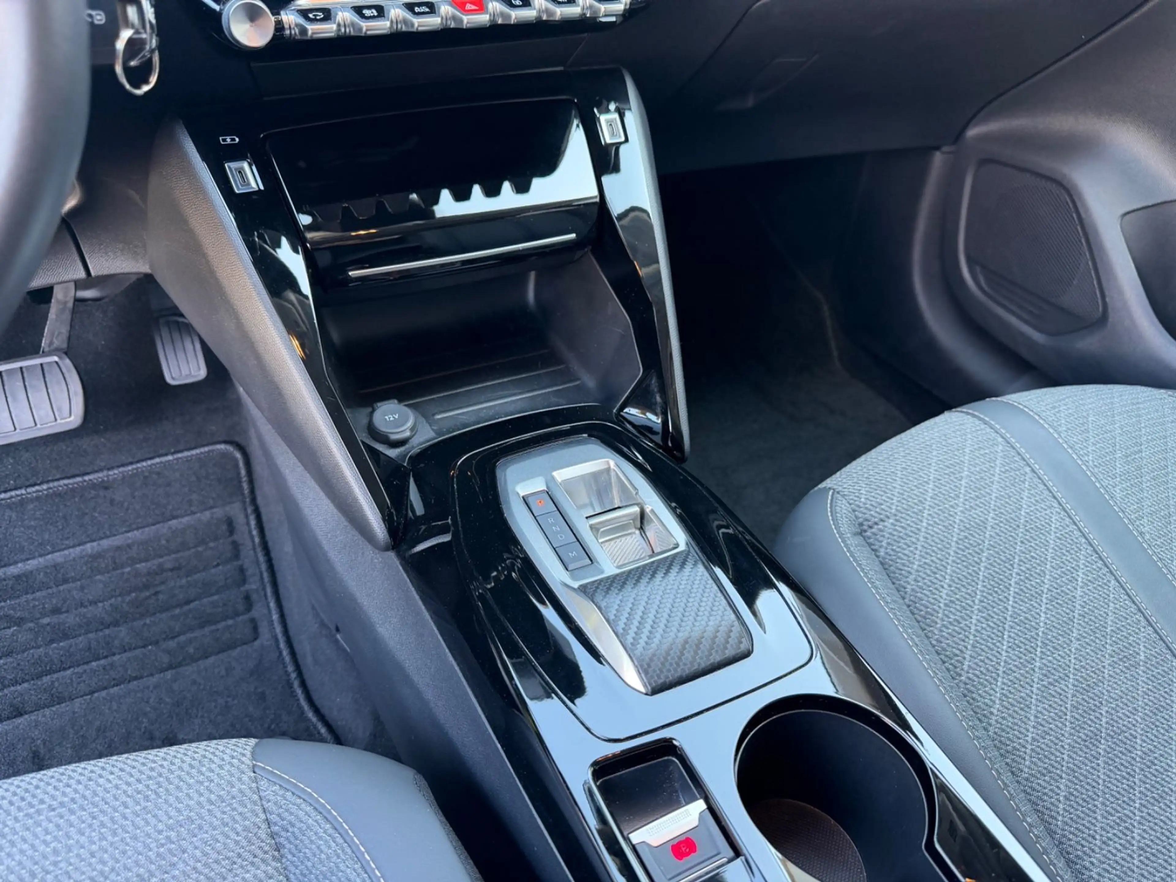 Peugeot 208 Allure *Automatik* — photo 13