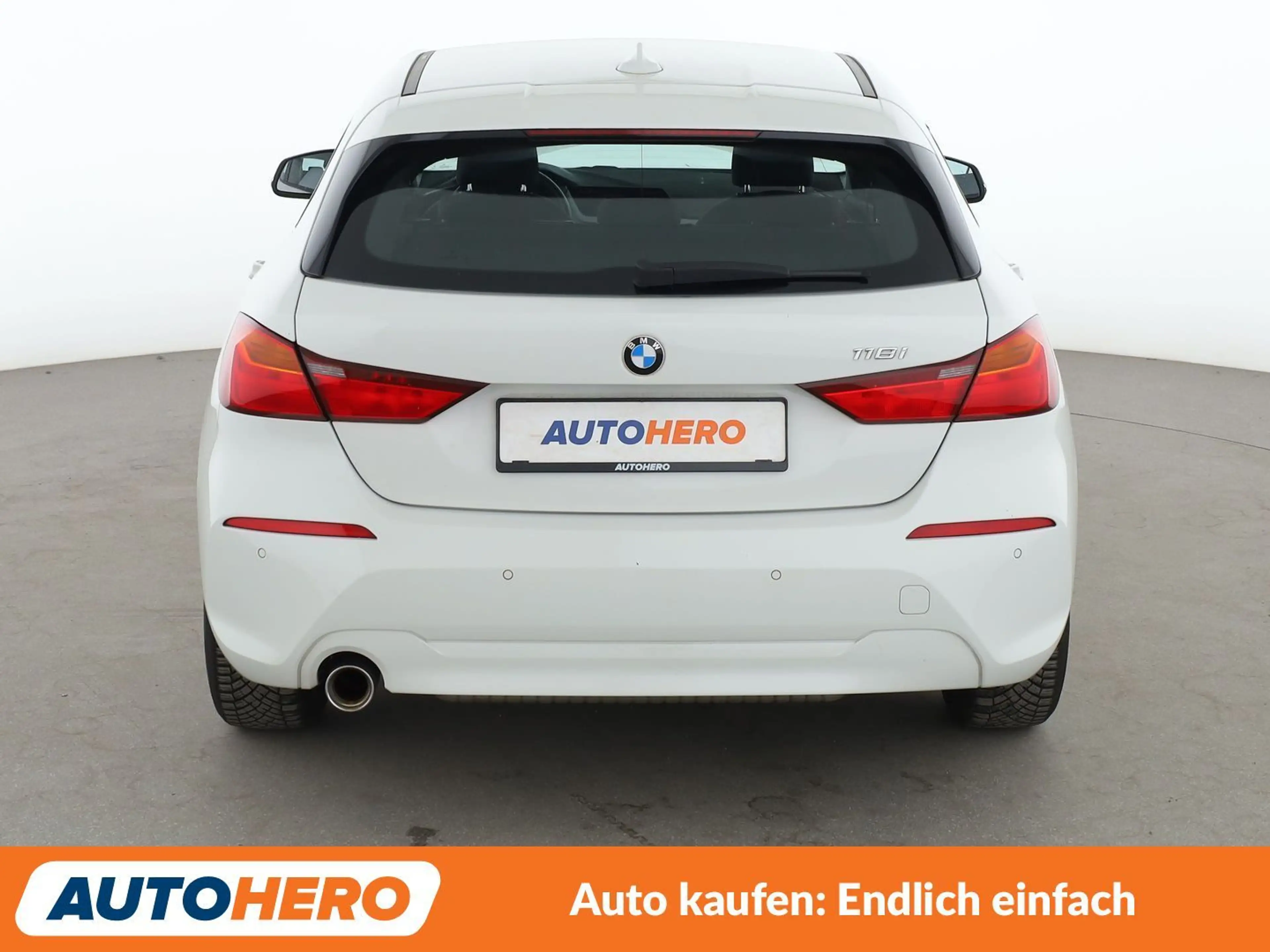 BMW 118 i  Aut.*NAVI*PDC*LIM*SHZ* — photo 5