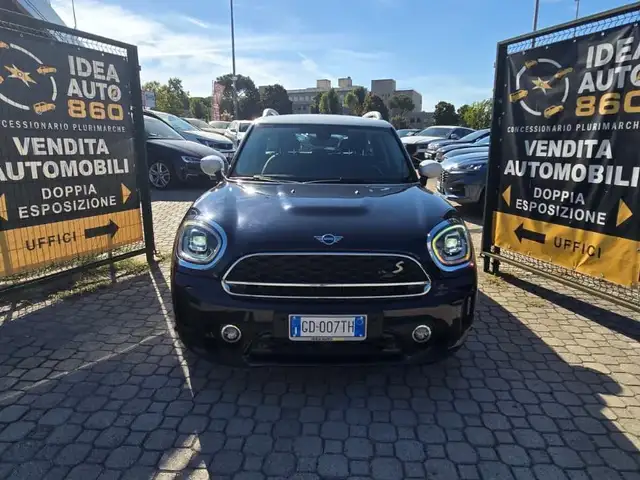 Mini Countryman view 2