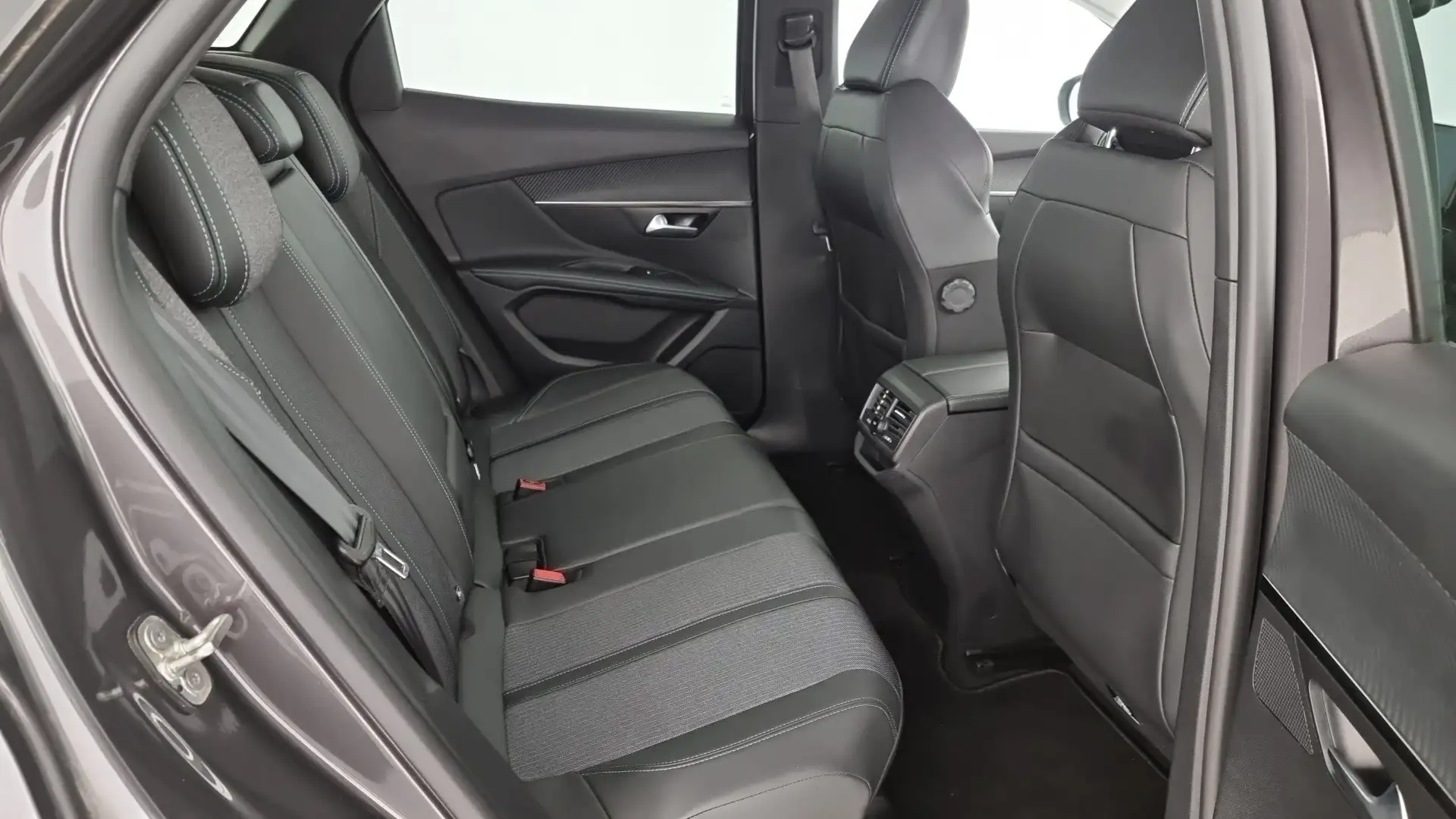 Peugeot 3008 BlueHDi 130 S&S EAT8 Allure Grau - 2