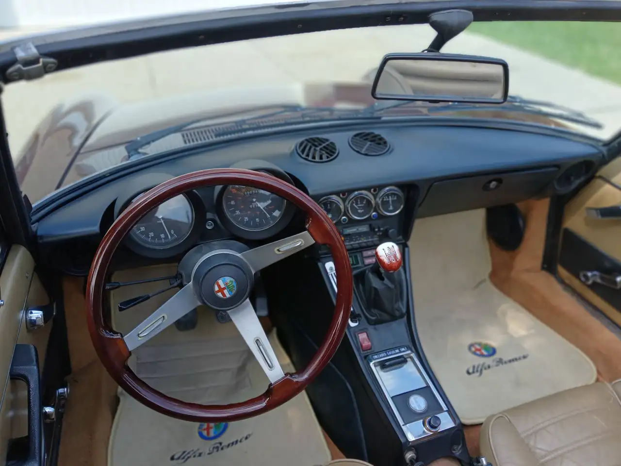 Alfa Romeo Spider снимка Alfa Romeo Spider
