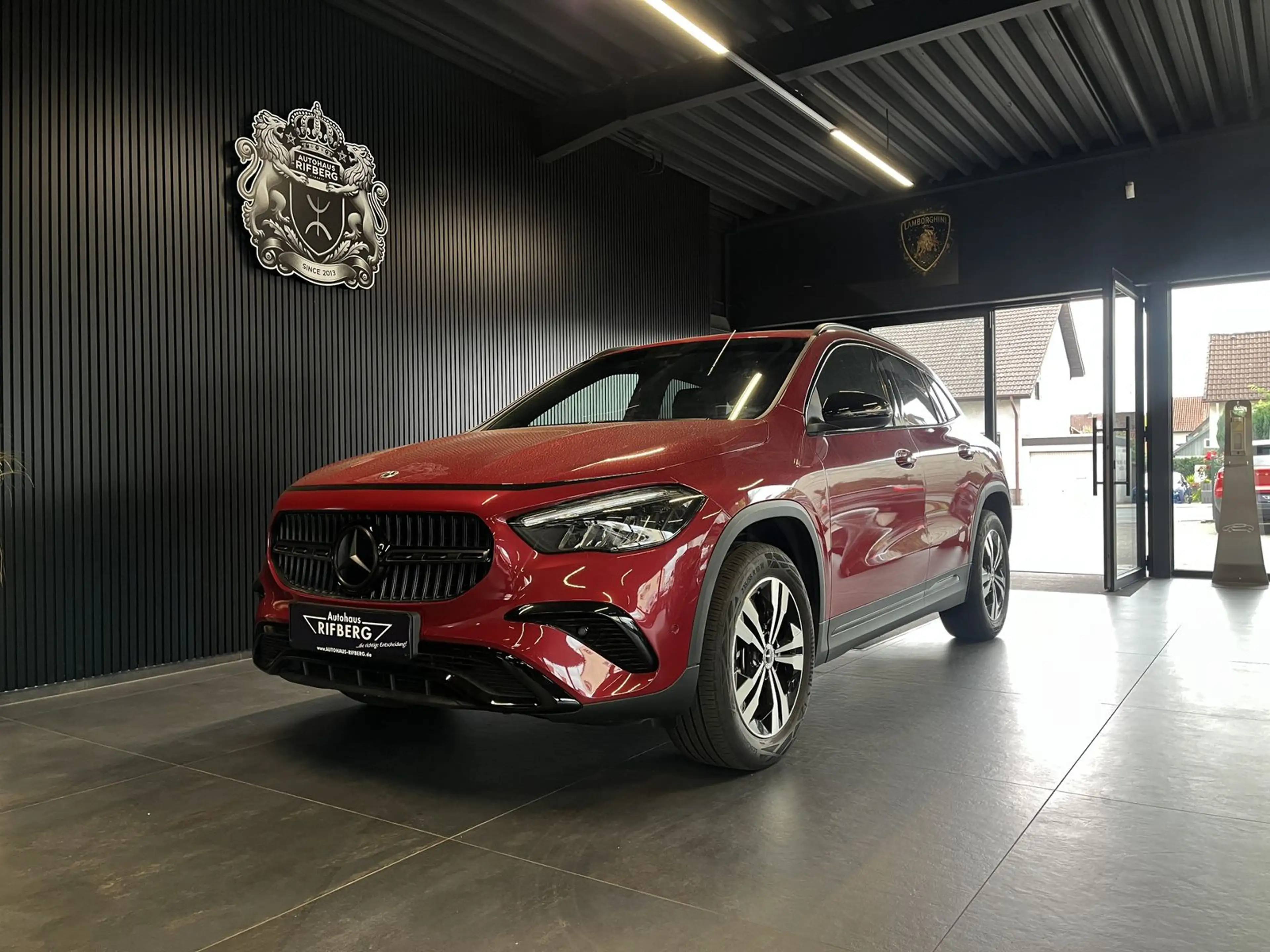 Mercedes-Benz GLA 180 PROGRESSIVE/KEYLESS/LED/NIGHT/KAMERA/DAB