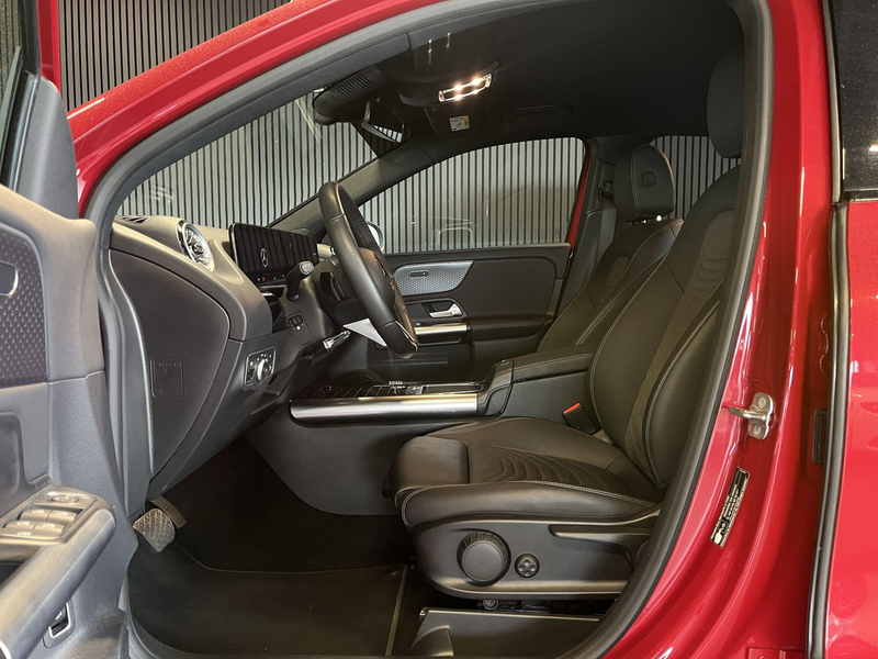 Mercedes-Benz GLA 180 PROGRESSIVE/KEYLESS/LED/NIGHT/KAMERA/DAB — photo 8