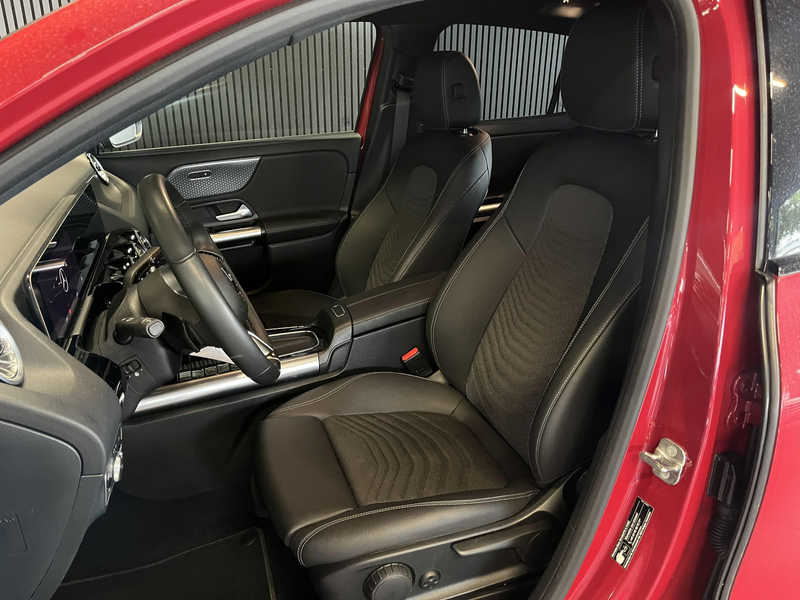 Mercedes-Benz GLA 180 PROGRESSIVE/KEYLESS/LED/NIGHT/KAMERA/DAB — photo 9