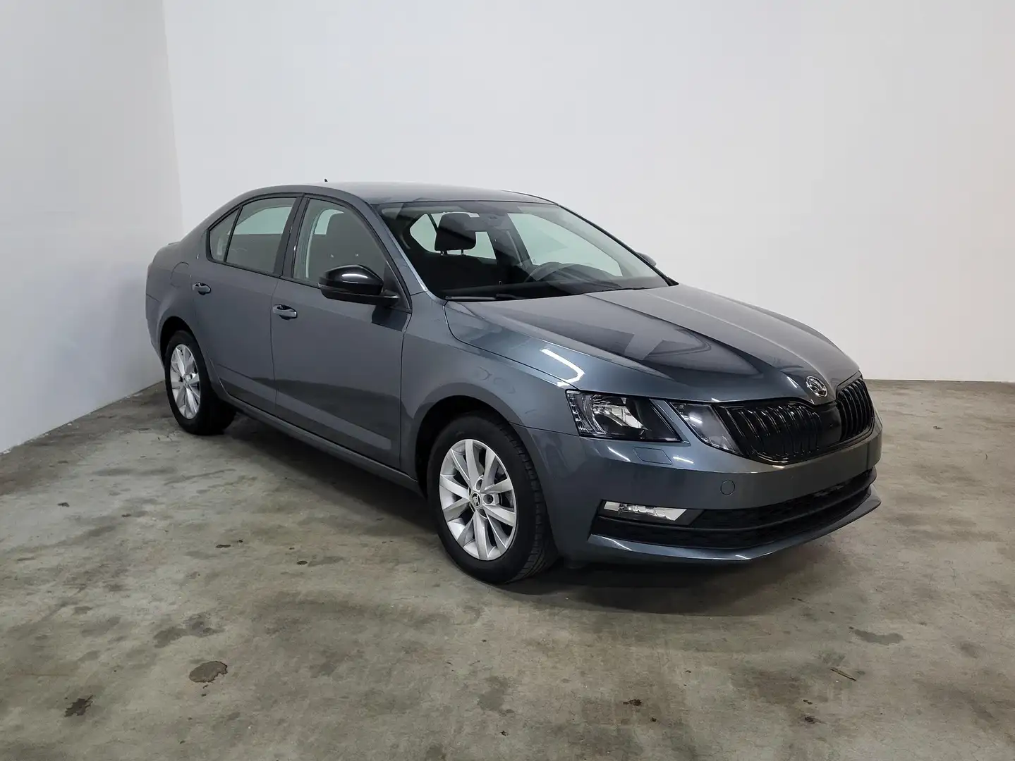Skoda Octavia 1.5 TSI ACT DSG * BLACK EDITION * CARPLAY Grau - 2