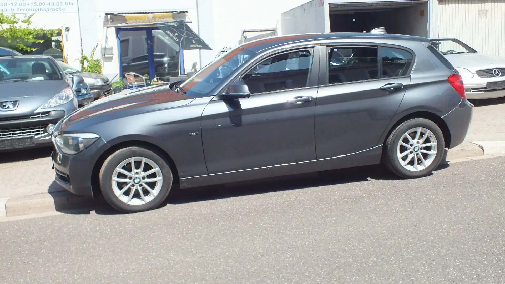 BMW 118 118d Sport Line 1 HD 190tkm Tüv neu Schwarz - 1