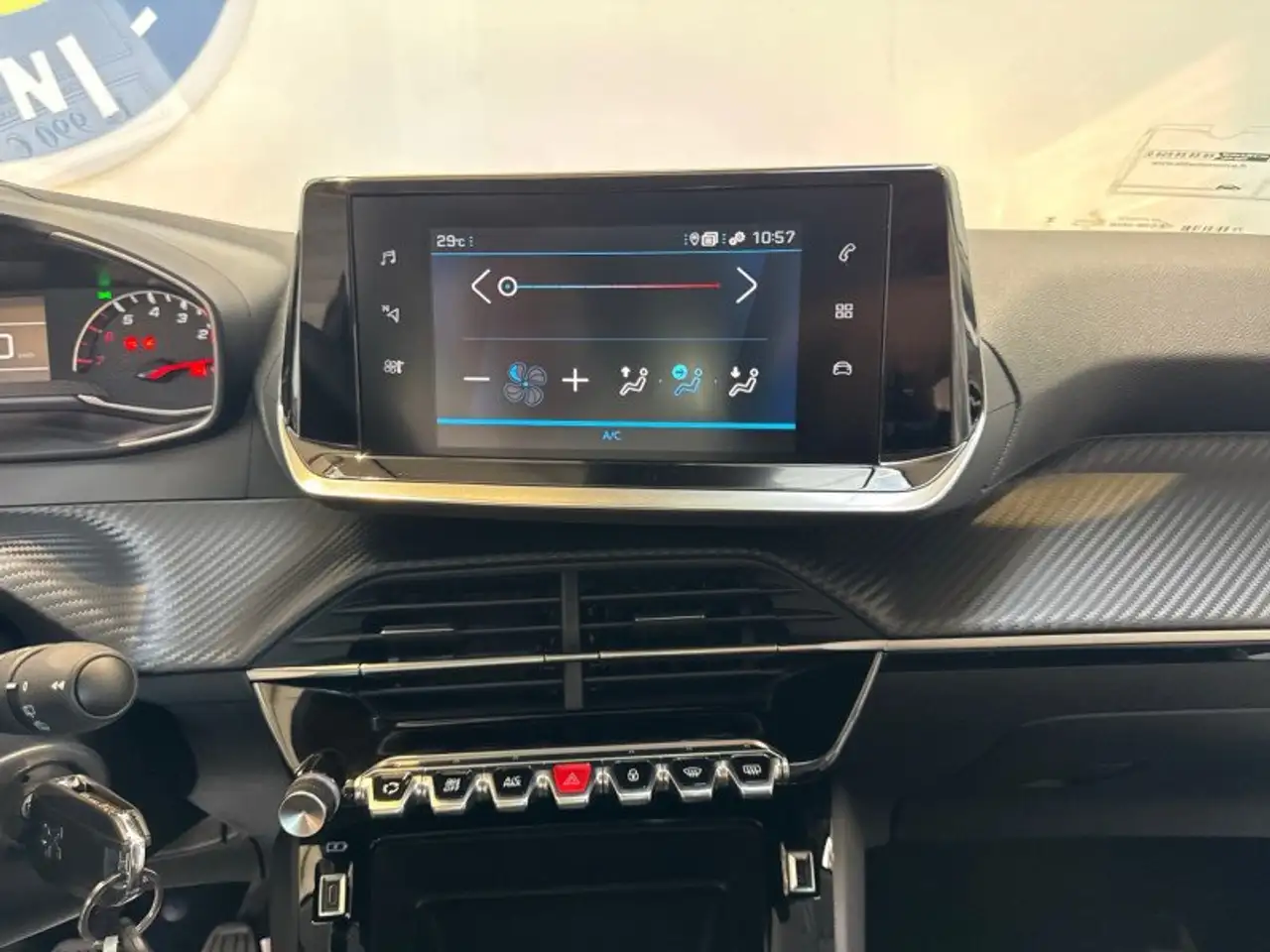 Peugeot 208 208 — photo 9