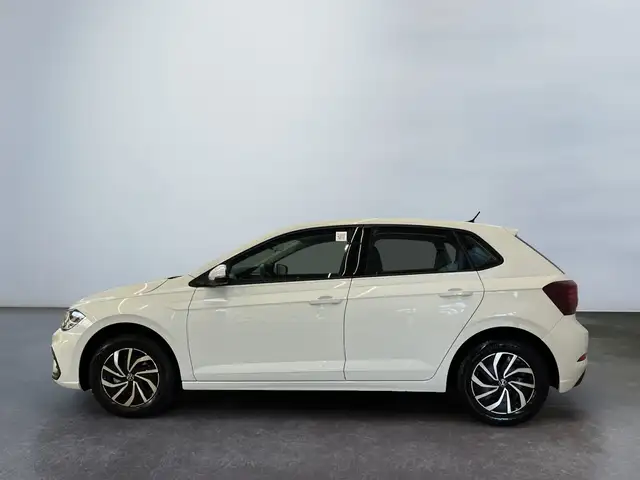 Volkswagen Polo view 3