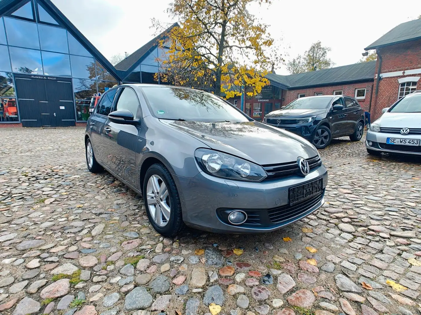 Volkswagen Golf VI Match 2,0 TDI / Navigation Gris - 2