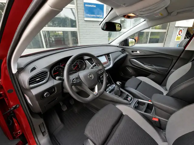 Opel Grandland X view 4