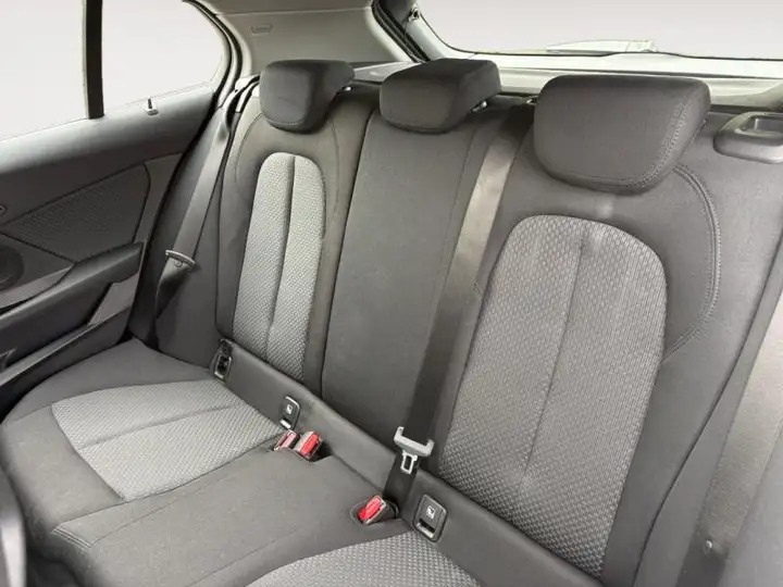 BMW 116 116iA 109ch Business Design DKG7 — photo 13
