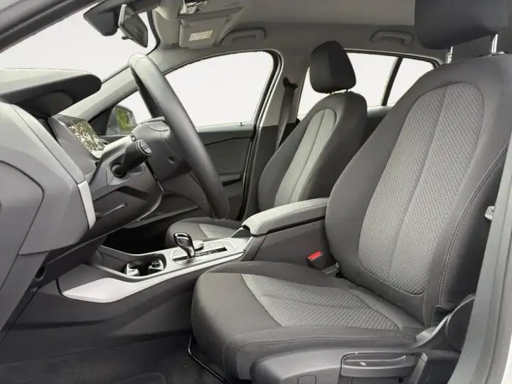 BMW 116 116iA 109ch Business Design DKG7 — photo 9