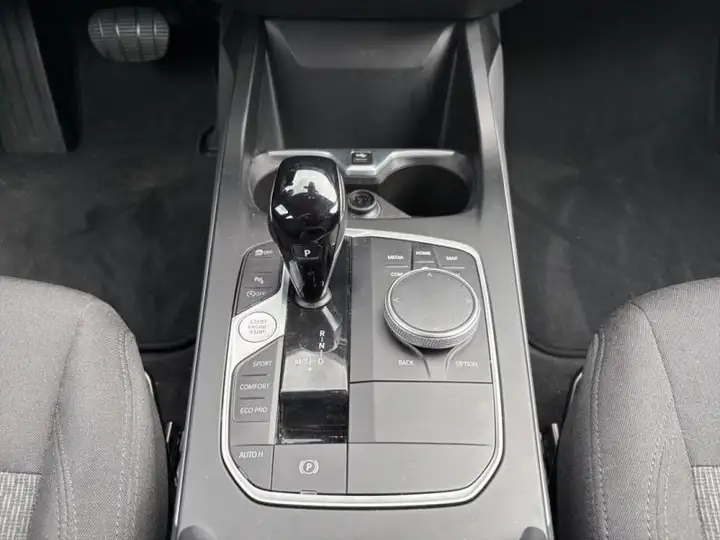 BMW 116 116iA 109ch Business Design DKG7 — photo 11