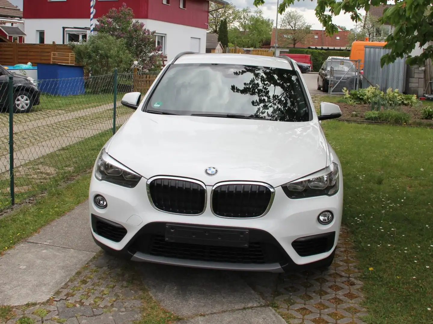BMW X1 Baureihe X1 xDrive 18 d Advantage Weiß - 2