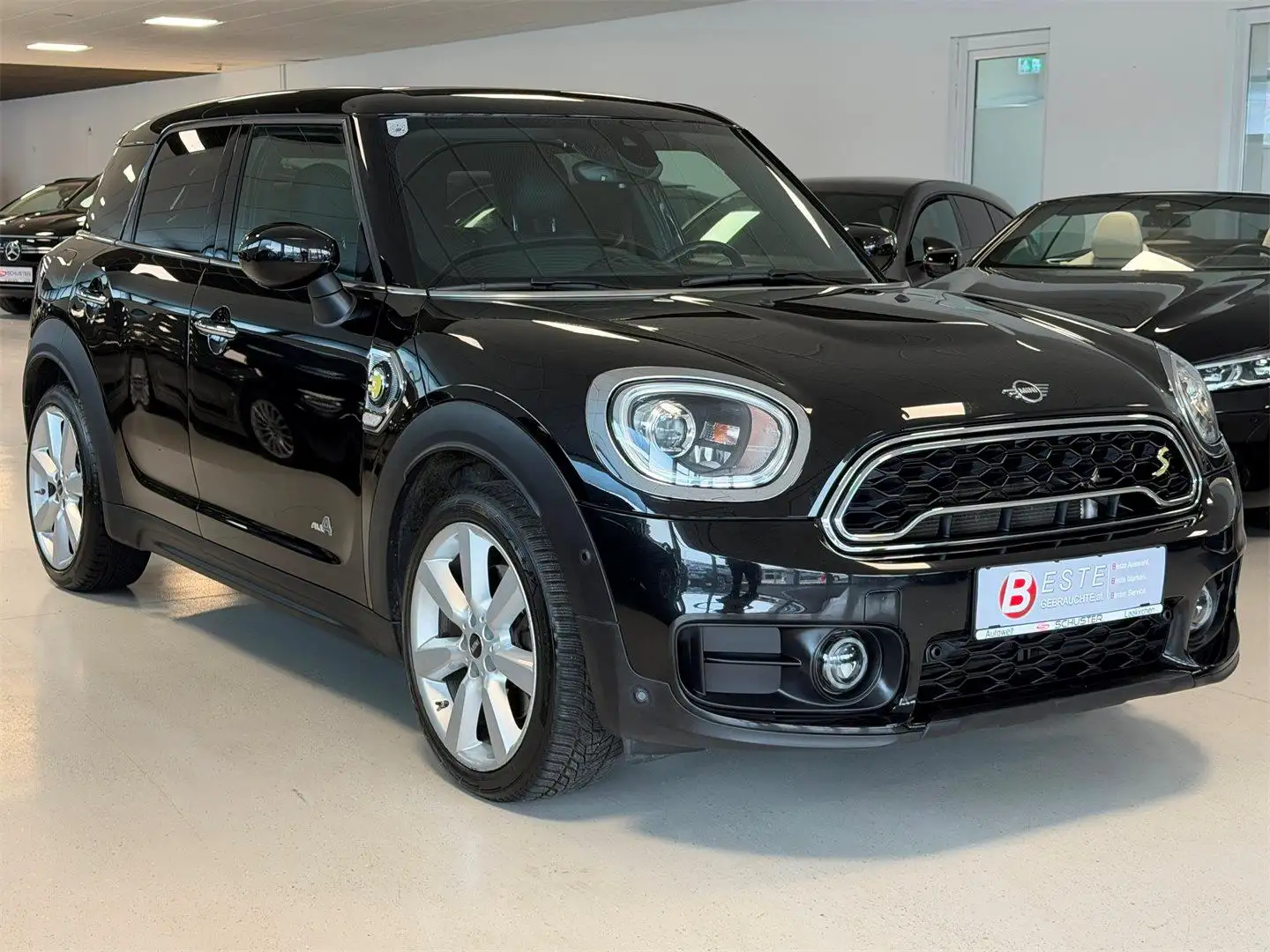 MINI Cooper Countryman PHEV ALL4 Schwarz - 1