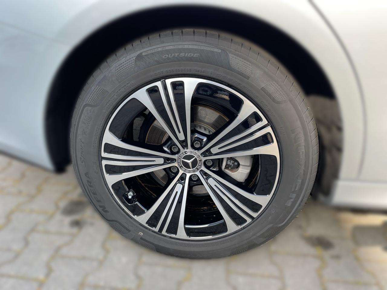 Mercedes-Benz E 200