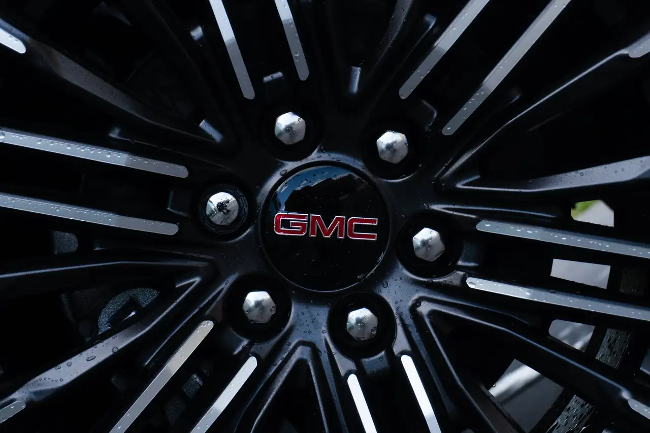 GMC Yukon photo GMC Yukon
