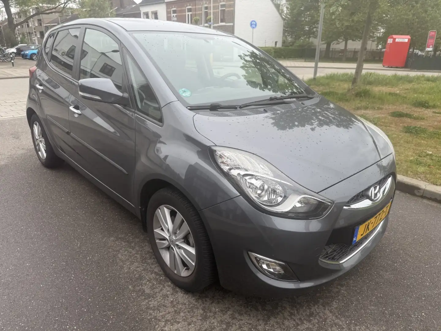 Hyundai iX20 1.4i i-Vision Grijs - 1